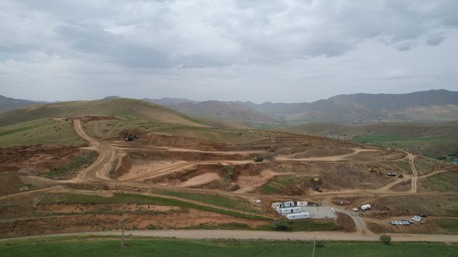 Meeting to analyze the latest progress of the Saqqez gold extraction plant construction project